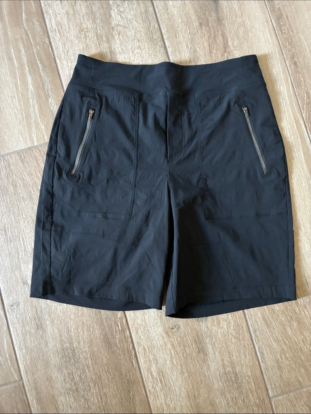 Athleta Black Mid-Rise Zipper Pocket Bermudas